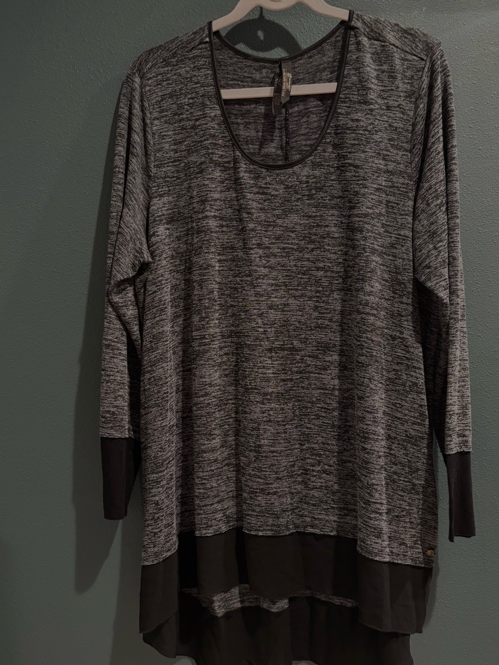 Melissa McCarthy Seven7 Heathered Gray Long Sleeve Tunic with Black Trim